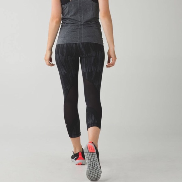 Lululemon Run:Inspire Crop Full-On Luxtreme (Mesh) - Picture 2 of 11